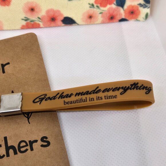 NEW INSPIRATIONAL FAITH CANVAS POUCH, NOTEPAD, PEN, BOOKMARK & KEYCHAIN GIFT SET - Picture 4 of 10